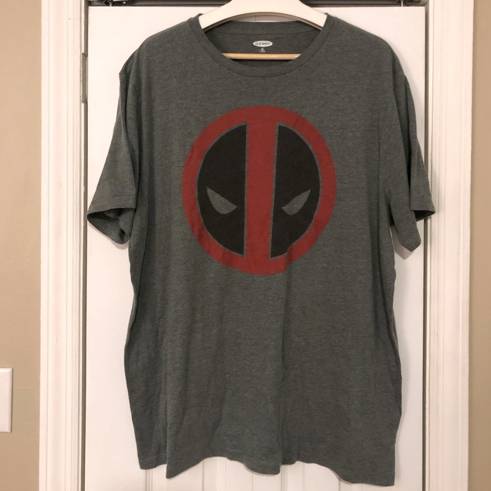 Men’s old navy Deadpool T-shirt